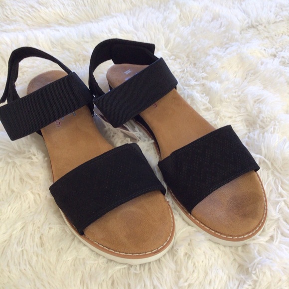 BOBS from Skechers Shoes - BOBS from Skechers memory foam size 8